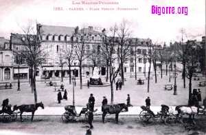 carte postale ancienne de la place Maubourguet à Tarbes