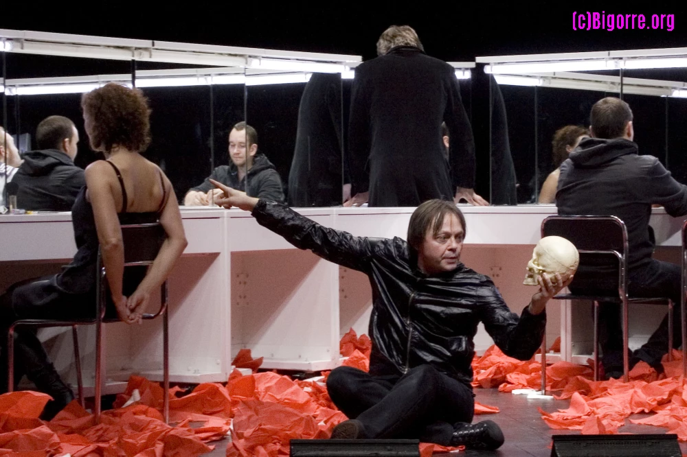 12/12/09 : Hamlet mis en scène par Oskaras Korsunovas   