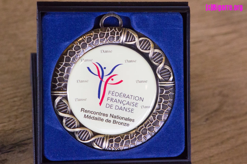 06/07/14 : La médaille de Complexe de l'Atelier de 7h de l'école Dtrey aux rencontres chorégraphiques nationales   