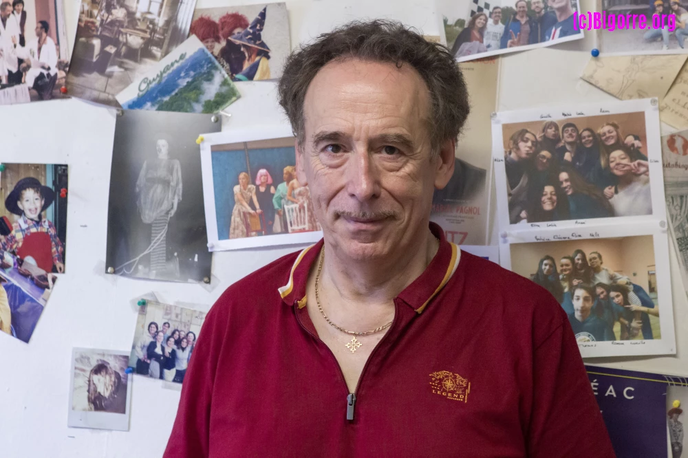 Patrick Lode dans les bureaux du Théâtre de la Bulle