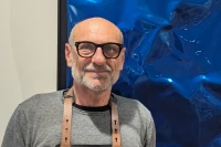 Philippe Gauberti dans sa galerie, devant une de ses Philippe Gauberti dans sa galerie, devant une de ses