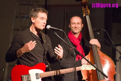 17/03/12 : Fabrice Guérin à la guitare et de Vincent Ferrand à la contrebasse, photo de Stéphane Boularand (c)Bigorre.org