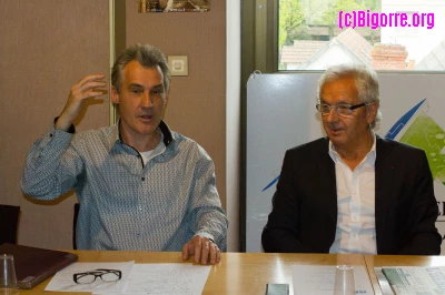 26/04/12 : Bruno Spiesser et Michel Pelieu présentent le Cid à Gavarnie, photo de Stéphane Boularand (c)Bigorre.org
