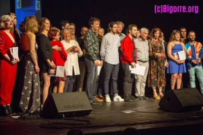 Jury et artistes en compétition sur la scène du Théâtre des Nouveautés pour le Pic d'Or 2018, photo de Stéphane Boularand (c)Bigorre.org