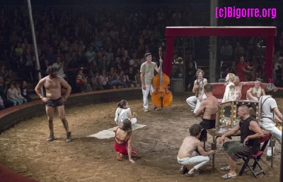 Saison de cirque du Cirque Aïtal au haras de Tarbes, photo de Stéphane Boularand (c)Bigorre.org