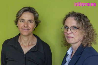 Chantal Pradalié et Anne Marchand entre deux répétitions au Collège Voltaire/ Stéphane Boularand (c)Bigorre.org