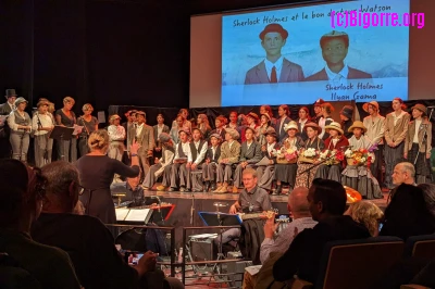 Plus de 40 collègiens sur la scène du Conservatoire Henri Duparc pour une comédie musicale XL/ Stéphane Boularand (c)Bigorre.org Plus de 40 collègiens sur la scène du Conservatoire Henri Duparc pour une comédie musicale XL/ Stéphane Boularand (c)Bigorre.org