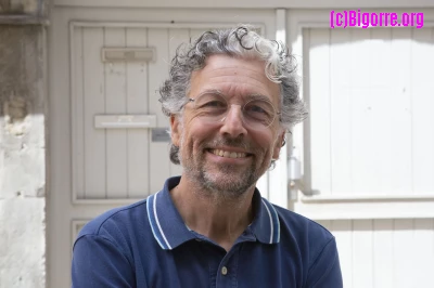 Bernard Monforte dans les rues de Tarbes/ Stéphane Boularand (c)Bigorre.org
