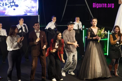 Mikael Fau au salut du défile du Salon du mariage à Tarbes