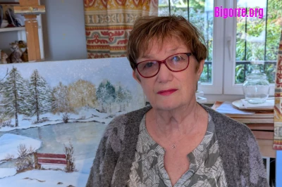 Elisabeth Moliner dans son atelier à Louey