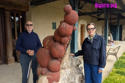 Alain et Laurence Brumont autour des « Bulles de vie » de Julien Righi