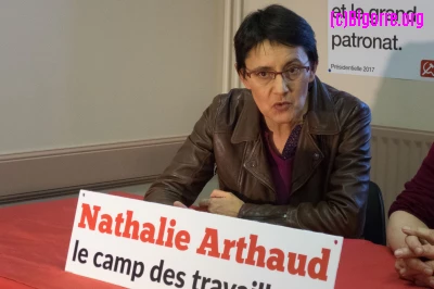 Nathalie Arthaud à Tarbes, photo de Stéphane Boularand (c)Bigorre.org