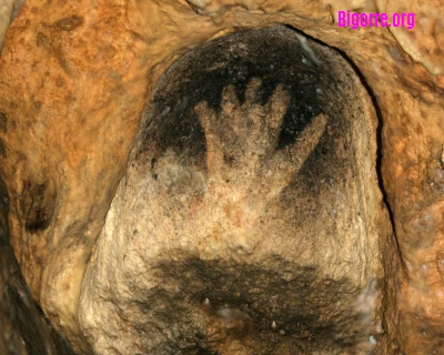 La main à la niche dans la grotte de Gargas