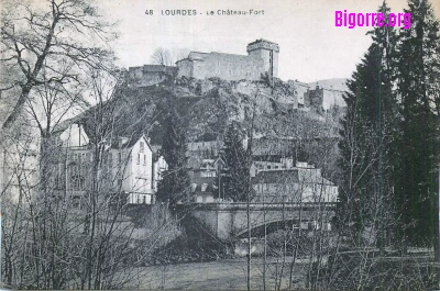 photo ancienne du Chateau de Lourdes