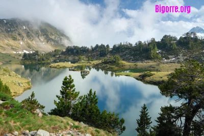 Lac de Bastan dans le massif du Néouvielle