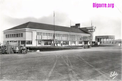 Photo ancienne de l'aéroport Tarbes-Ossun-Lourdes renommé Tarbes-Lourdes-Pyrénées