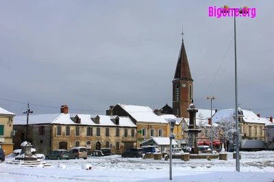 Place centrale de Rabastens de Bigorre