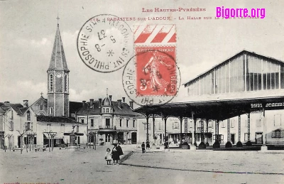 Halle de la place centrale de de Rabastens de Bigorre