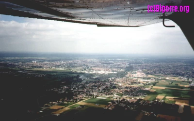 L'agglomération de Tarbes avec Barbazan-Débat au premier plan  Photo 2005 Stéphane Boularand