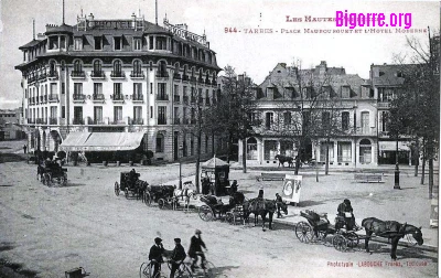 carte postale ancienne de la place Maubourguet à Tarbes