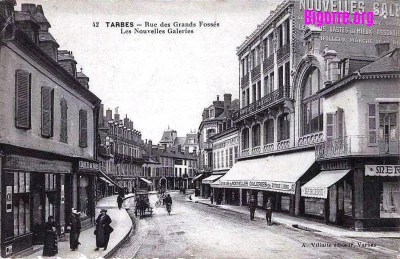 carte postale ancienne de la rue des grands fossés à Tarbes