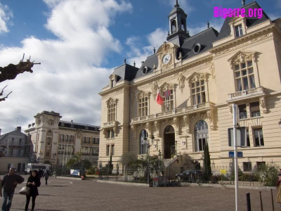 Hôtel de ville et poste de Tarbes