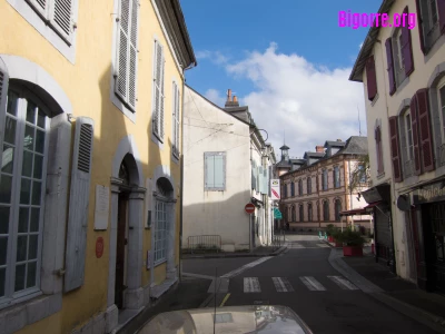 La maison natale de Machécha Foch et le lycée Théophile Gautier à Tarbes