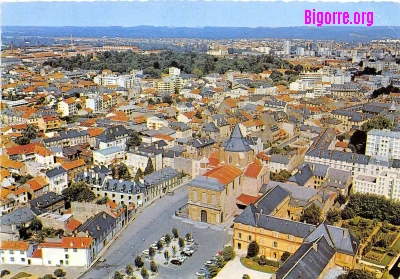 vue aérienne de la Cathédrale de La Sède à Tarbes