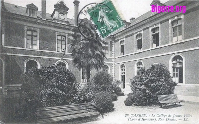 cour d'honneur du collège Desaix à Tarbes