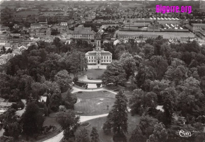 Vue aérienne du Jardin Massey à Tarbes