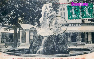 Le Café Riche et la fontaine L'inondation sur la place Maubourguet à Tarbes