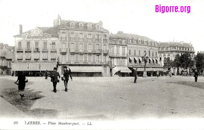 carte postale ancienne de la place Maubourguet à Tarbes