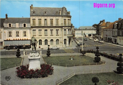 Place de l'hôtel de ville de Vic-en-Bigorre