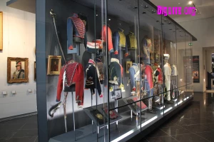 Vitrine du musée des Hussards à Tarbes Vitrine du musée des Hussards à Tarbes