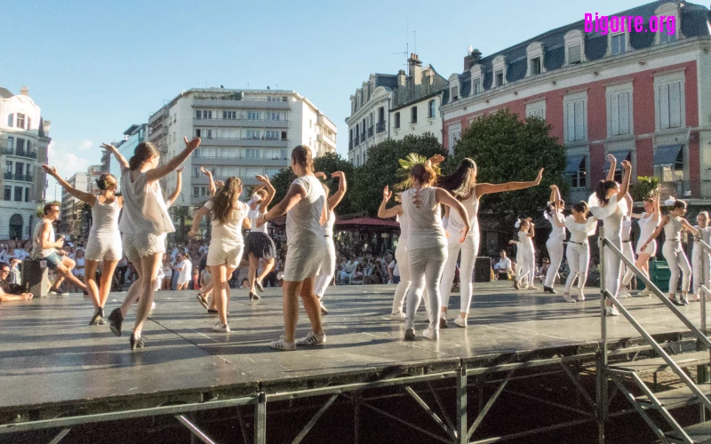 Les Estivales de la danse défilent