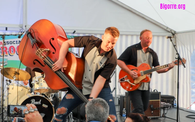 Les Firebirds mettent le feu au festival rockabilly