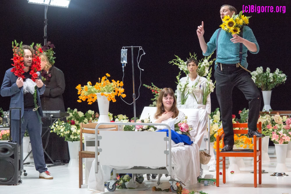 Marine Hands dans Actrice au Parvis