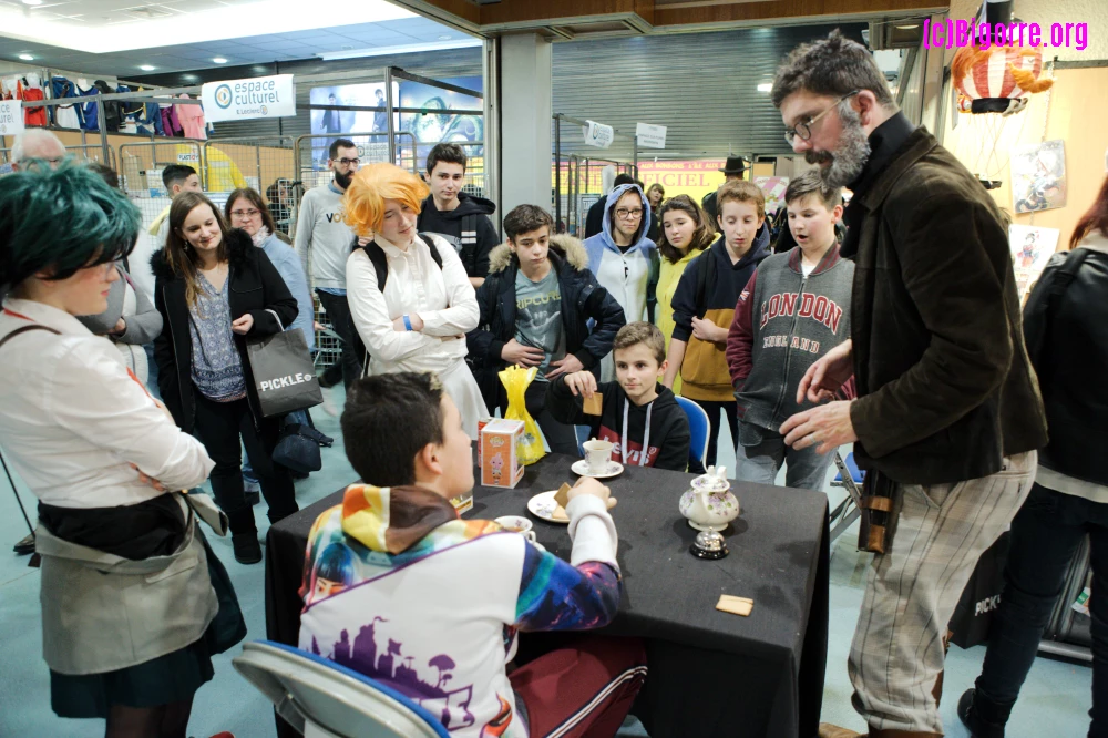 Duel de biscuit à thé avec l'association Chitra au Tarbes Geek Festival