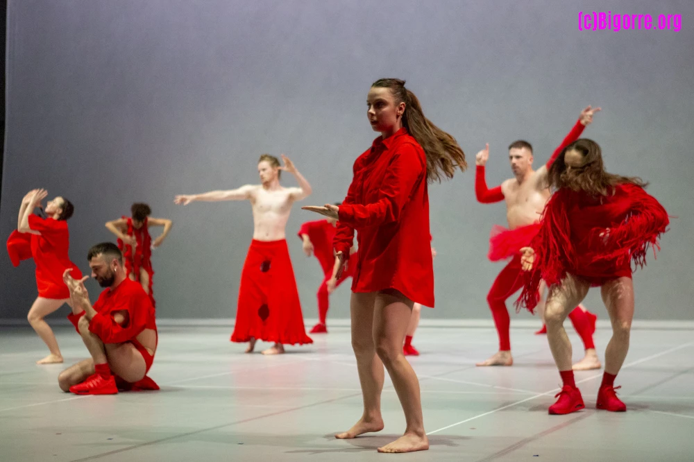 Any attempt will end in crushed bodies and shattered bones de Jan Martens au Parvis