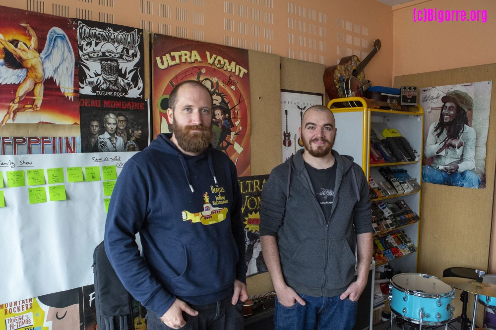 Yannick Boudou et Alex Gardey, la moitié de Fretswing dans les locaux de La Gespe