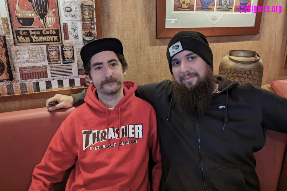Theo Mattera et Julien Maleuvre, respectivement guitariste et bassiste de Fifty One