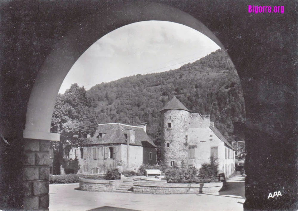 La tour de Hachan à Arreau