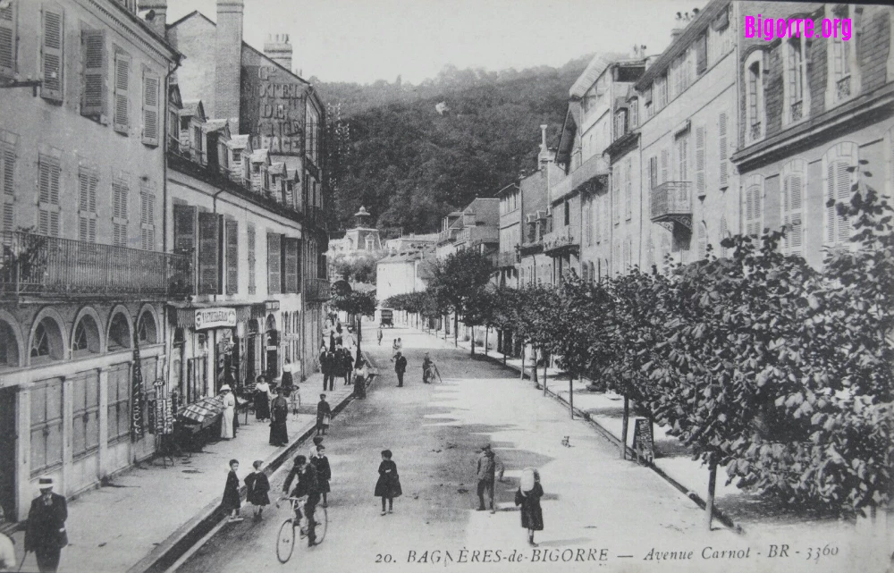 Photo ancienne de la Rue Carnot à Bagnères-de-Bigorre