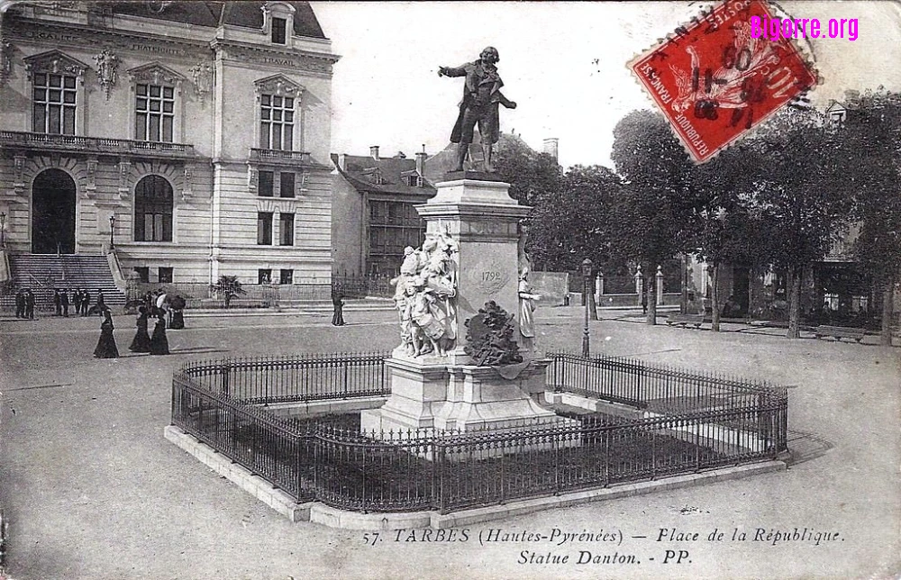 Photo ancienne de l'Hôtel de ville de Tarbes