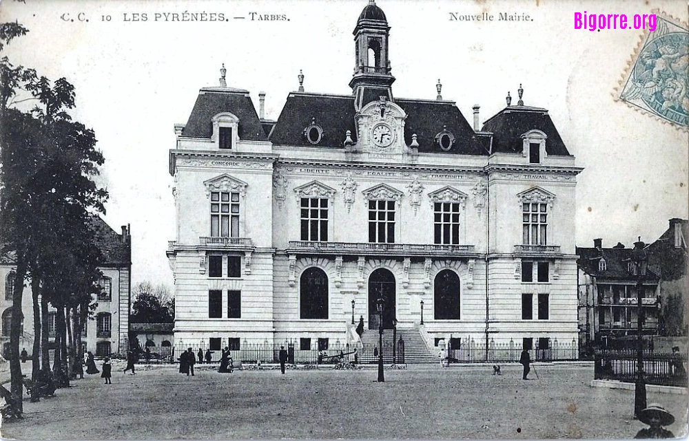 Photo ancienne de l'Hôtel de ville de Tarbes