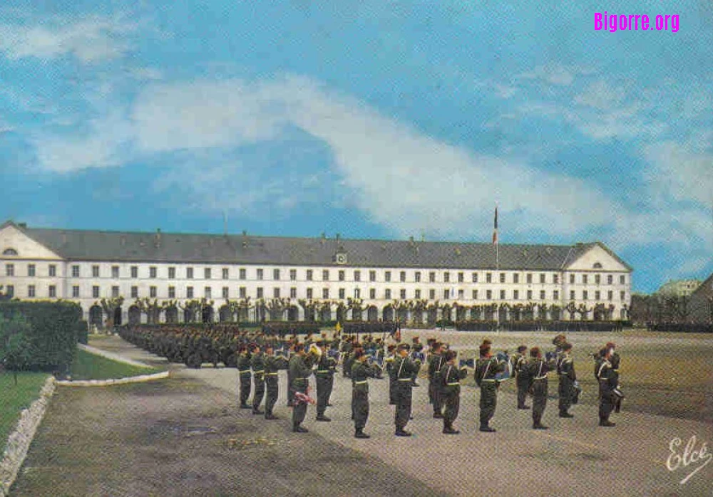 carte postale du quatier larrey à Tarbes