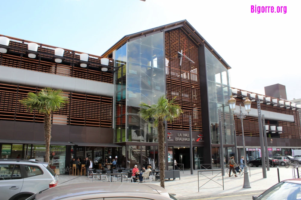 façade du marche Brauhauban rénové à Tarbes