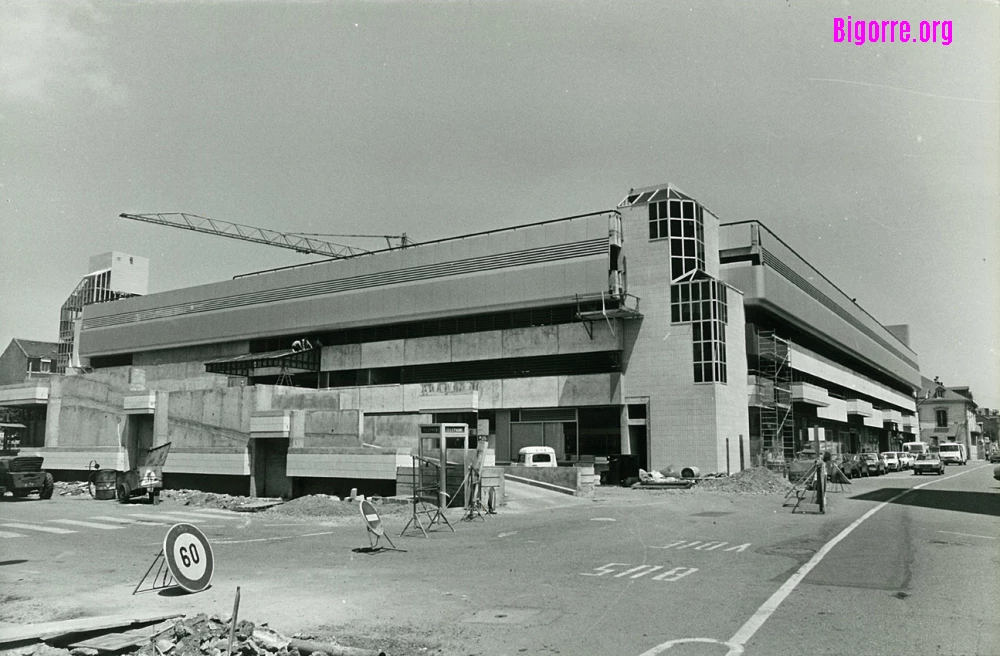 photo ancienne de la construction du parking Brauhauban à Tarbes