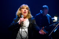 09/04/11 : Marianne faithfull au Parvis, photo de Stéphane Boularand (c)Bigorre.org