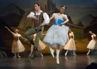 22/11/15 : Le Ballet Jacobson dans Gisèle , photo Stéphane Boularand